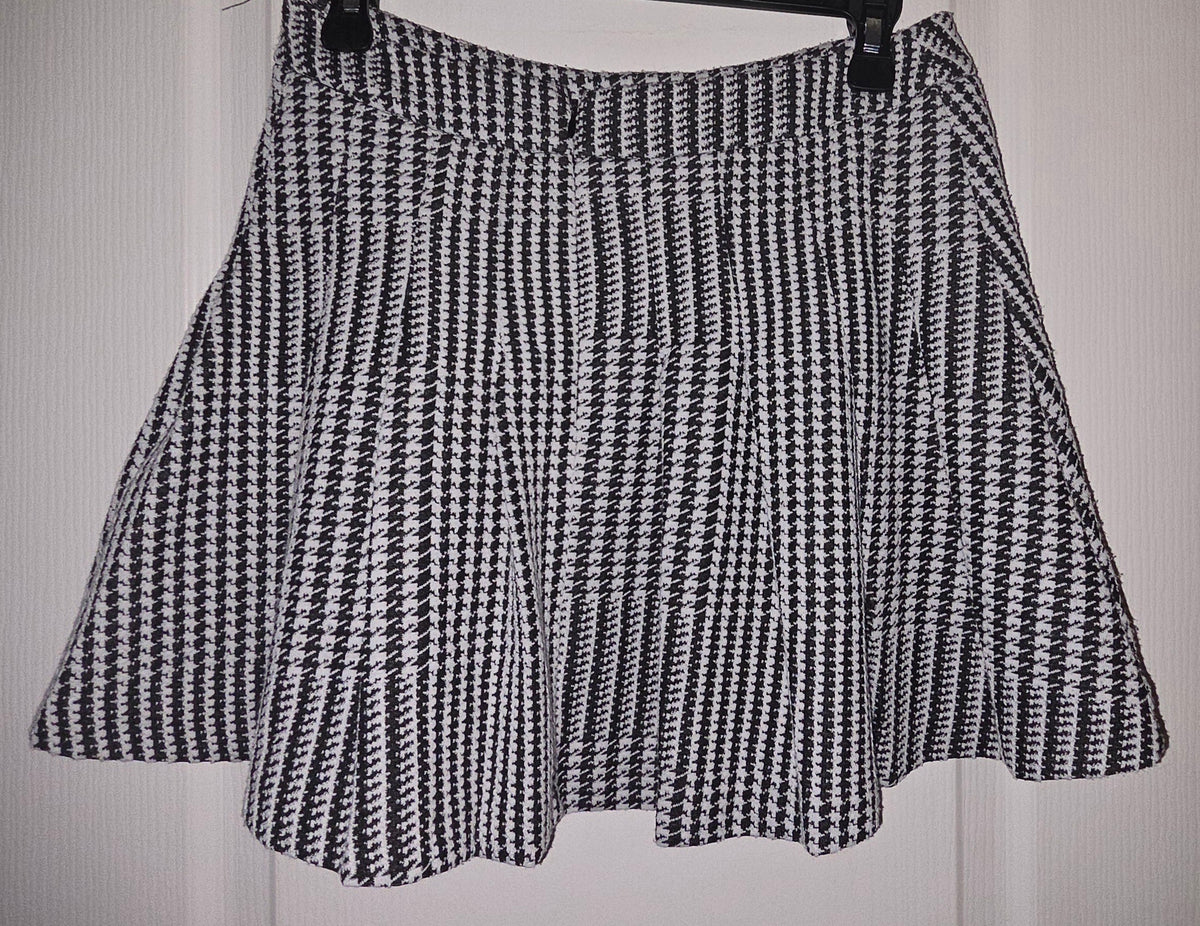 Ookie & Lala Skater Skirt M Black White Houndstooth Dark Academia Preppy